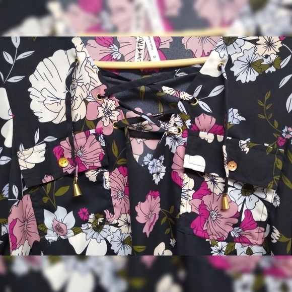 Live 4 Truth floral laced v-neck semi sheer blouse - Picture 3 of 7